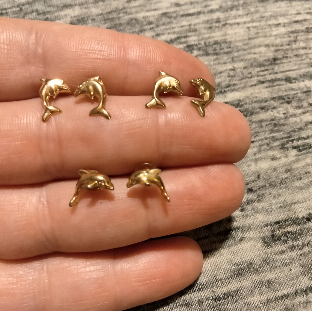 🌷3 for $20🌷Gold Dolphin Earrings